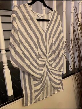 Gilli Gray & White Striped Twist-Front Top